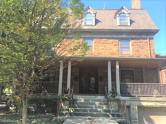 920 COLLEGE EXTERIOR