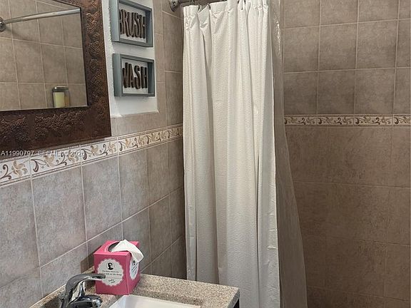 4th image of 6126 SW 61st St