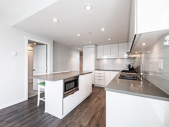 3rd image of 2388 Madison Ave #2006