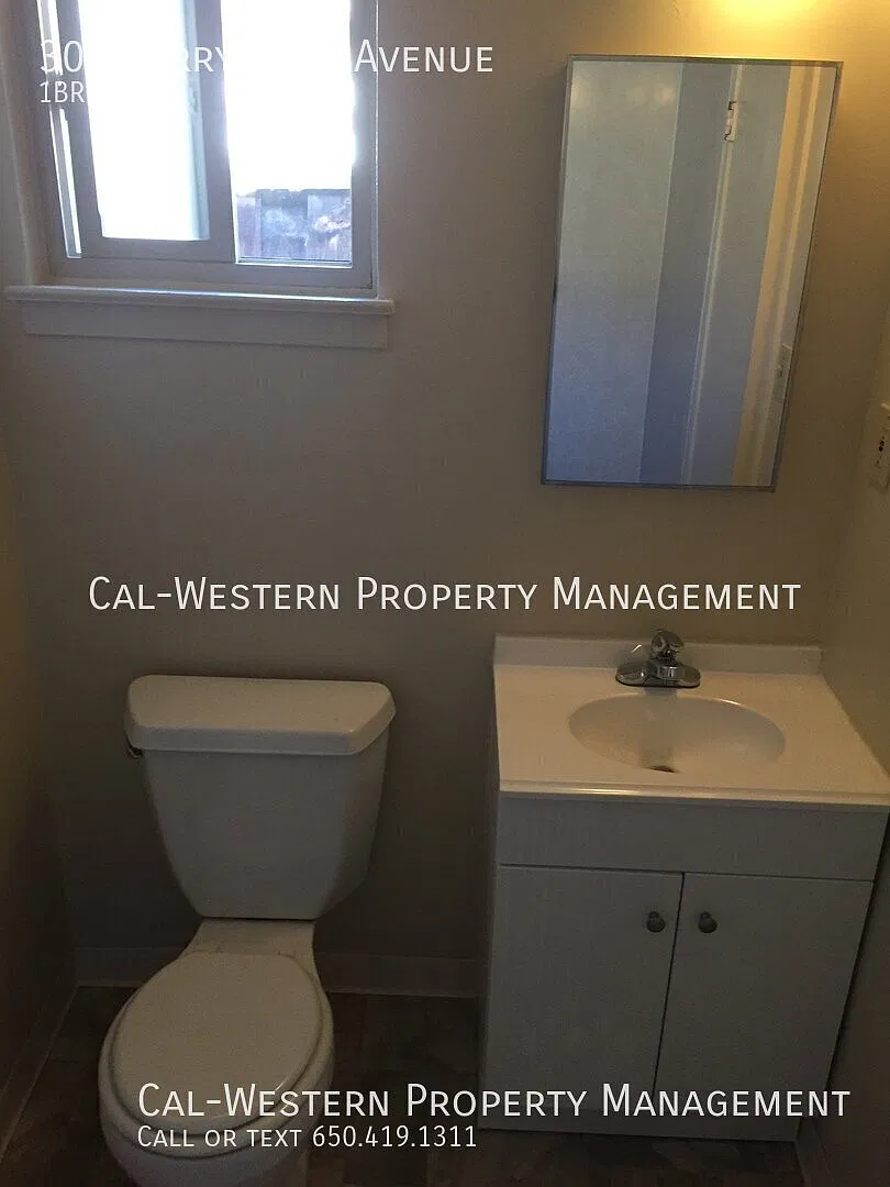 Spacious 1 bed 1 bath front unit in triplex — Photo 3