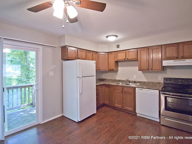 1500-1514 Schiller Ave — Photo 2