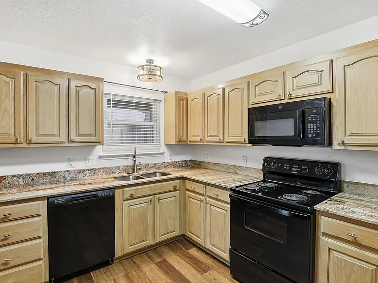 1502 Sharron Ct — Photo 55