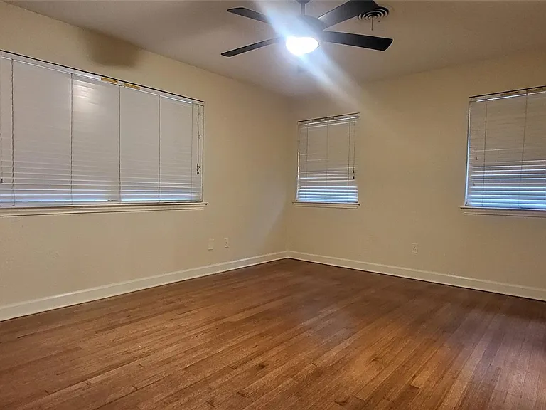 1902 Amy Dr — Photo 10