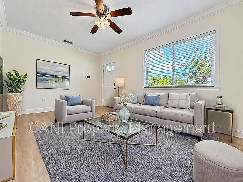 4 bed, 2.0 bath, 1954 sqft, $2,595 — Photo 3