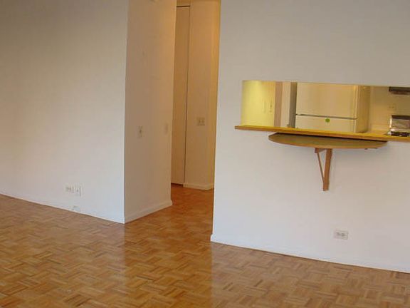 2nd image of 295 Greenwich St #6NN