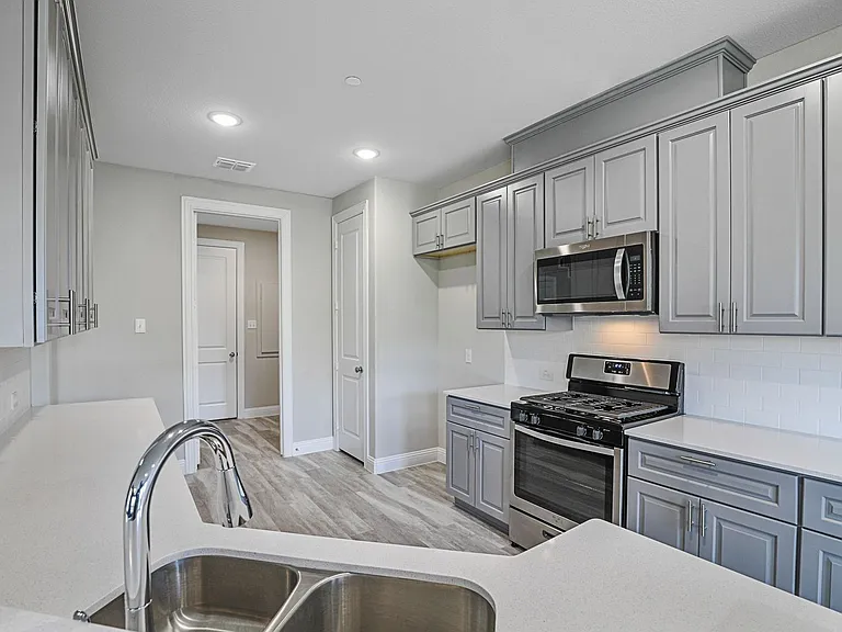 3032 Galveston St — Photo 15