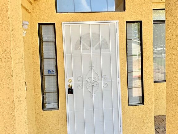 2nd image of 211 Davis St