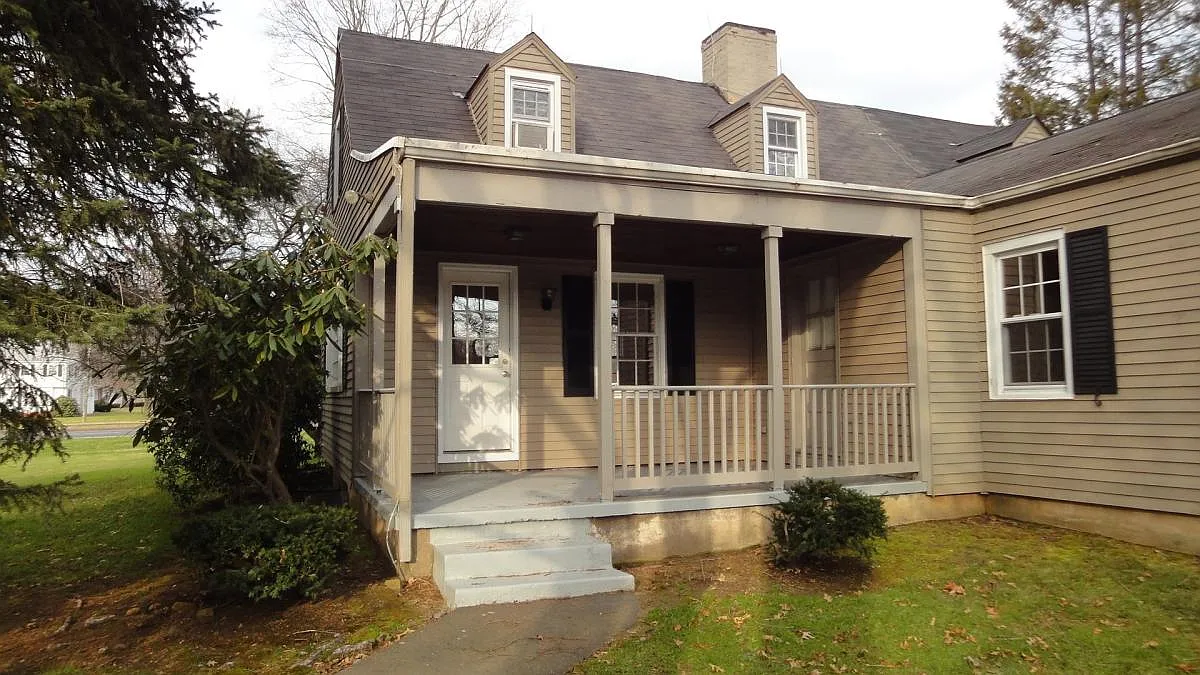 3 bed, 1808 sqft, $2,500 — Photo 2