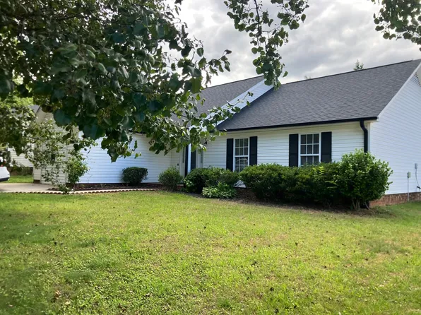 1711 Saint Charles Ln, Greensboro, NC 27405
