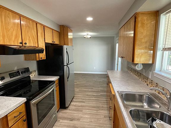 Kitchen with newer appliances