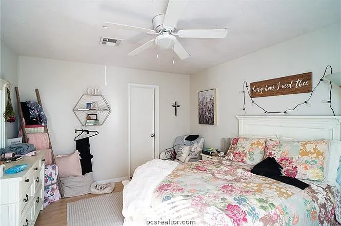 505 Thornton Ct — Photo 3