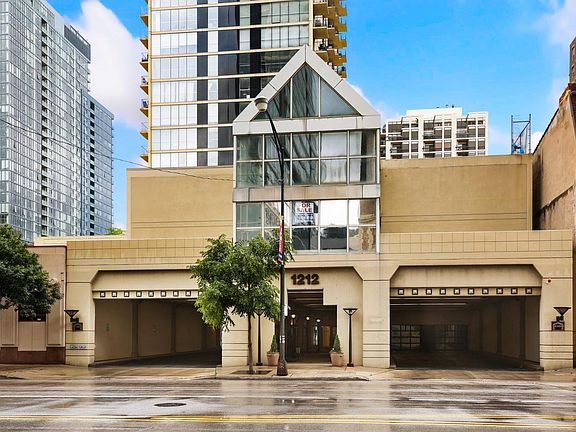 2nd image of 1212 N Lasalle St #1304