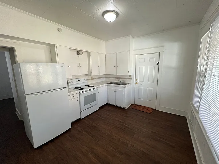 702 N 3rd St — Photo 3