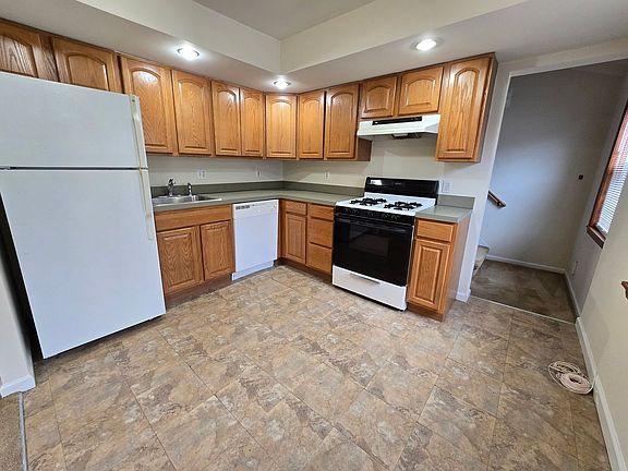 5th image of 819 N Franklin St #3F
