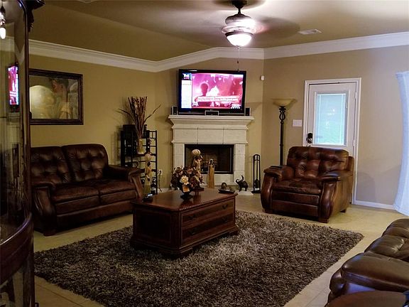 4th image of 8009 Silver Oak Dr