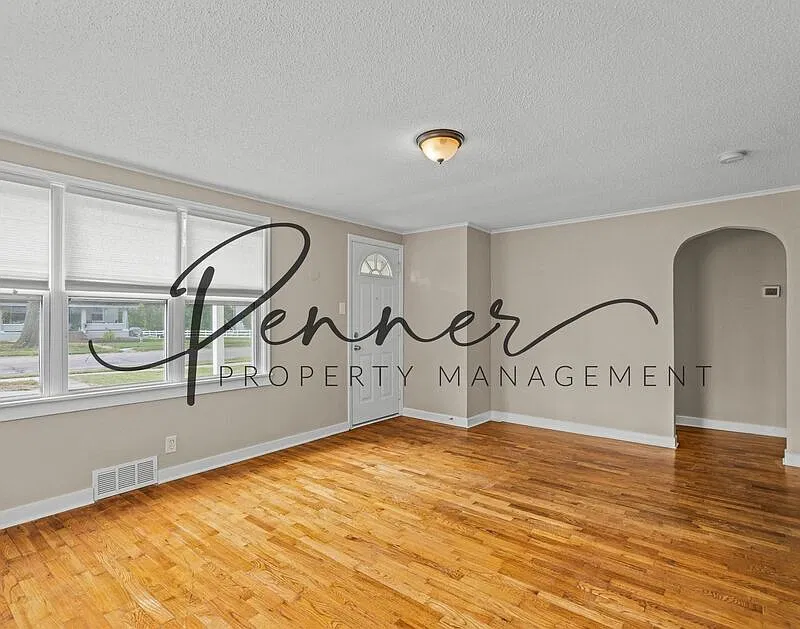 3 bed, 1.5 bath, 1176 sqft, $2,100 — Photo 3