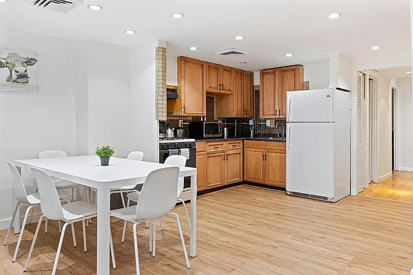 Rented by Oxford Property Group | media 12