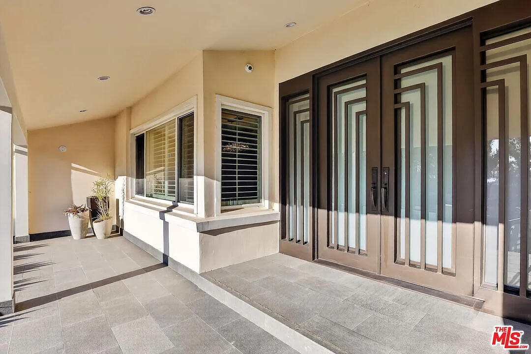 5 bed, 5.0 bath, 3986 sqft, $13,000 — Photo 2
