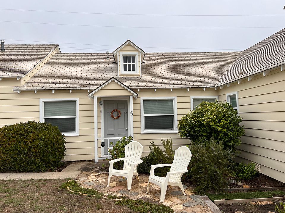 Seven unit apartment complex. All units are single story.