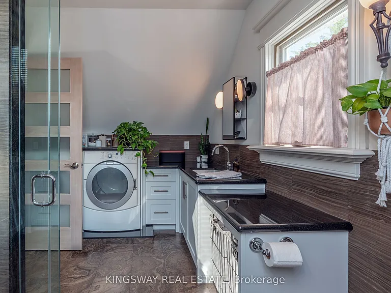 166 High Park Ave — Photo 32