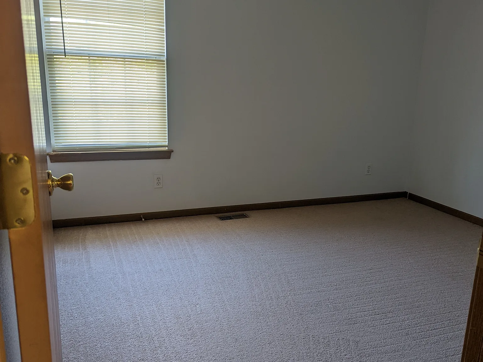 3 bed, 800 sqft, $1,100 — Photo 4