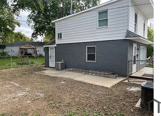 2 bed, $1,250 — Photo 2