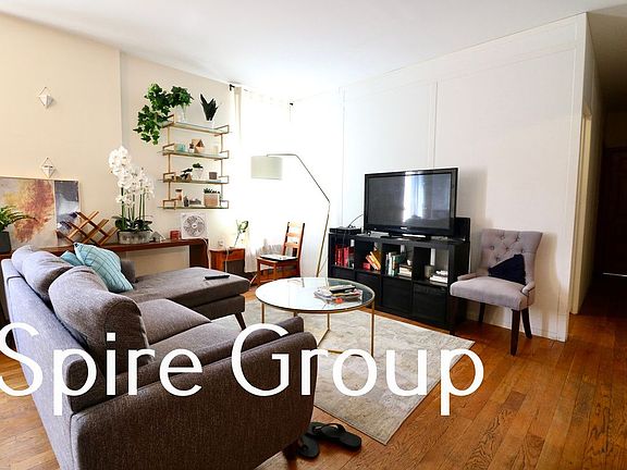 3rd image of 100 W 74th St APT 4S