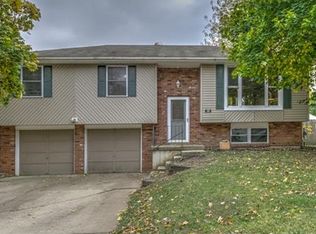 100 SE Sandstone Dr, Blue Springs, MO 64014