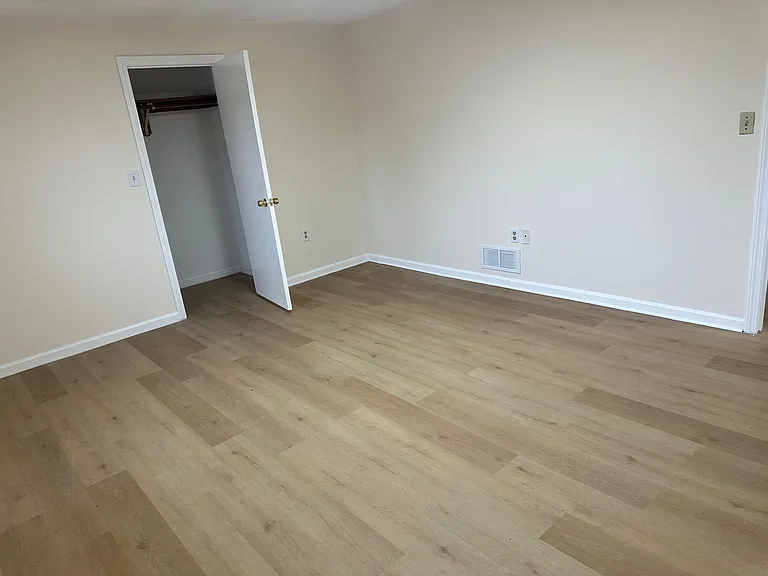 18 Tobin Ave — Photo 13