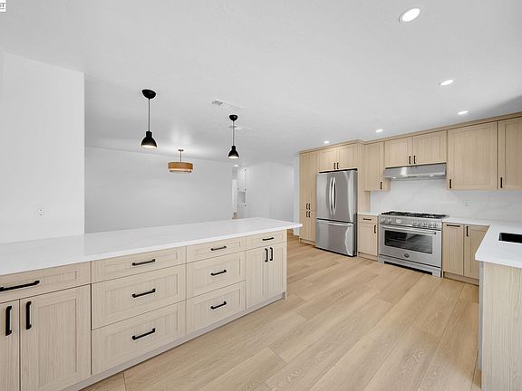 3rd image of 443 Colusa Way