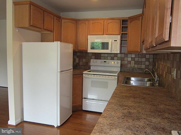 3rd image of 8348 Martinsburg Pike Unit 201