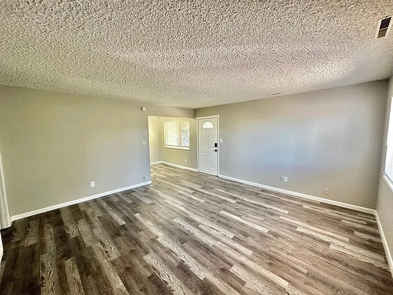 311 University Dr. — Photo 21
