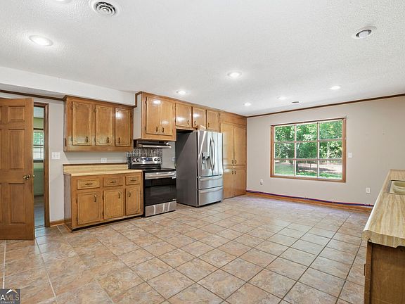 2nd image of 175 Riverside Dr