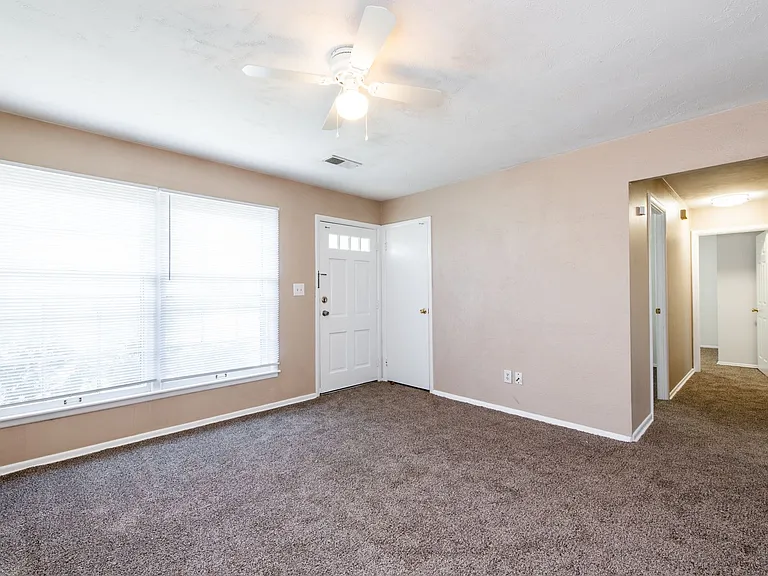 3503 Medford Ct — Photo 3