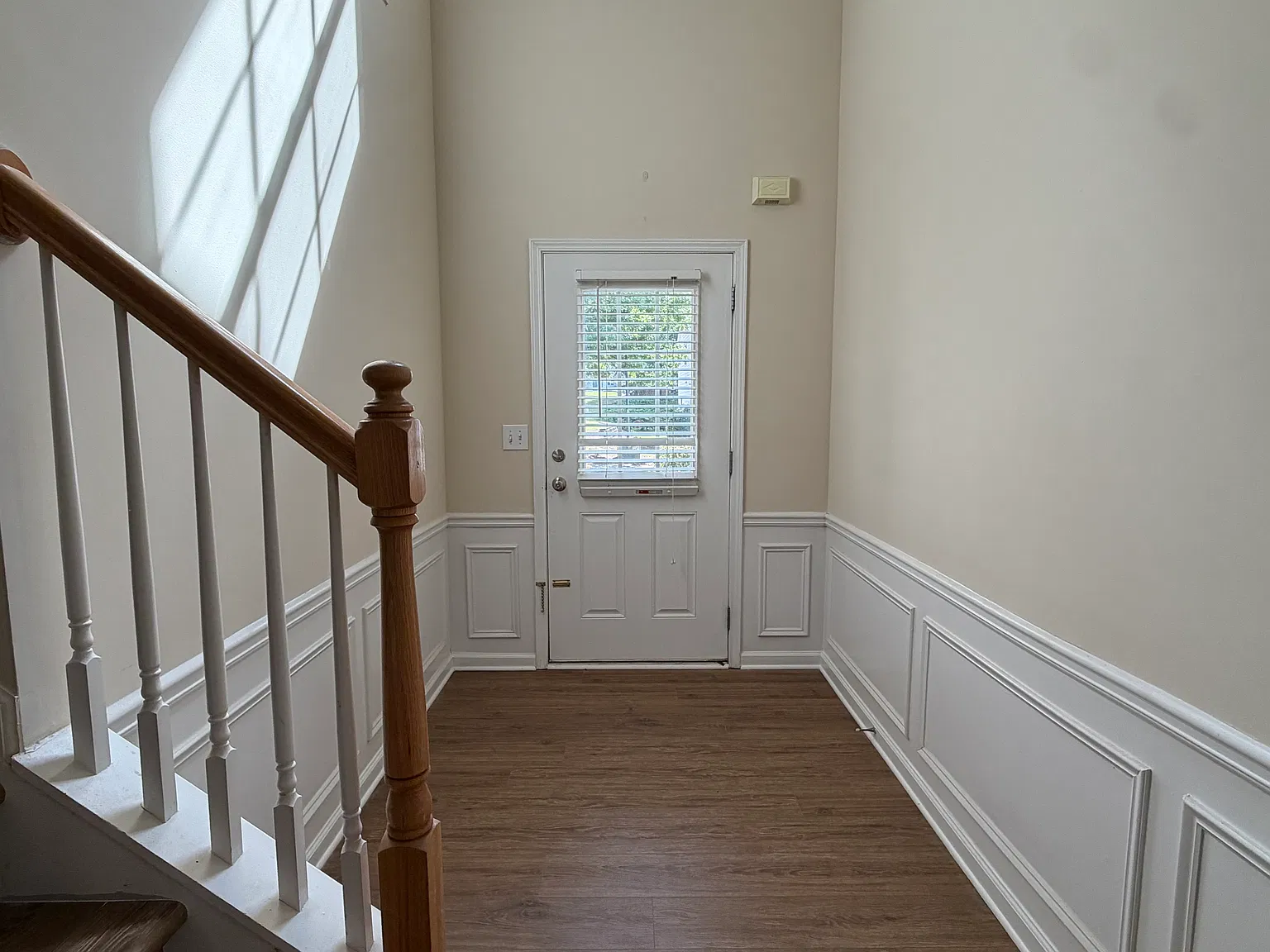 3 bed, 2.5 bath, 1715 sqft, $2,300 — Photo 3
