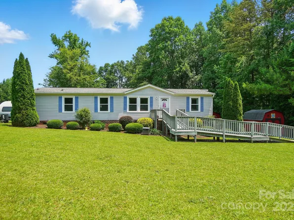 231 Valley View Dr, Clover, SC 29710