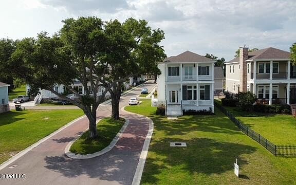 3rd image of 100 Whispering Oaks Dr