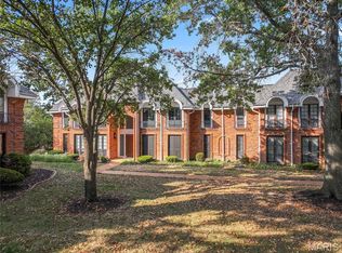 920 Claytonbrook Dr APT 3, Ballwin, MO 63011