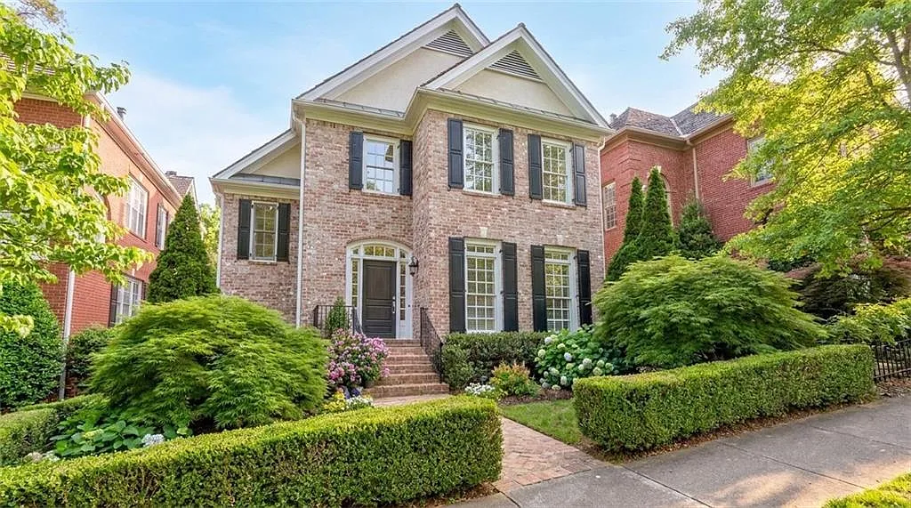 4 bed, 3.5 bath, 3946 sqft, $6,000 — Photo 2