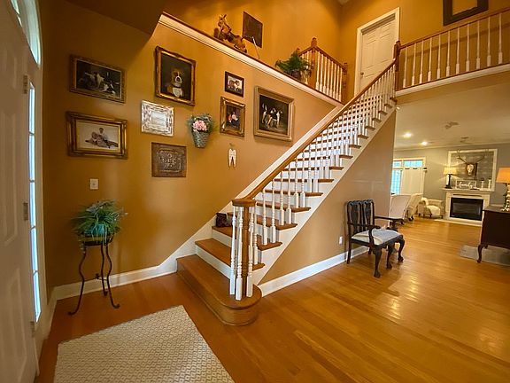 20' Ceiling in Foyer