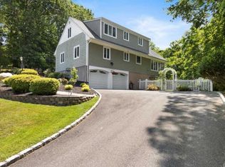 4 George Ct, Miller Place, NY 11764