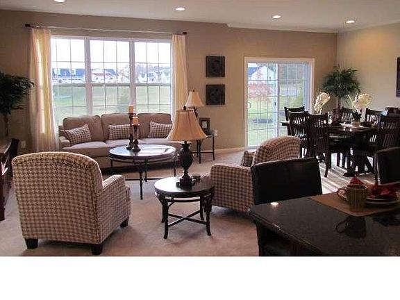 5th image of 15104 Dahlia Dr