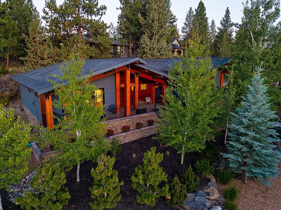 1st image of 19077 Mount McLoughlin Ln