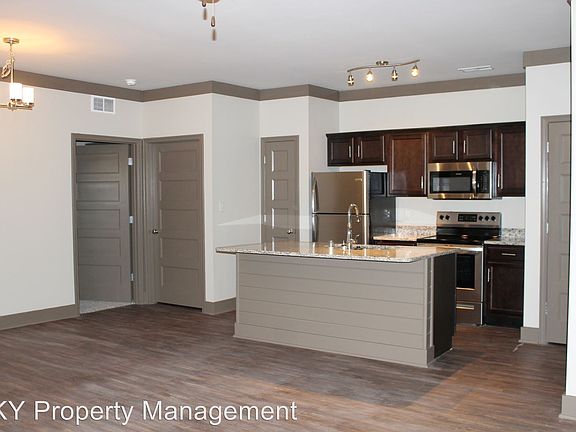 5th image of 556 Emmett Ave APT 30