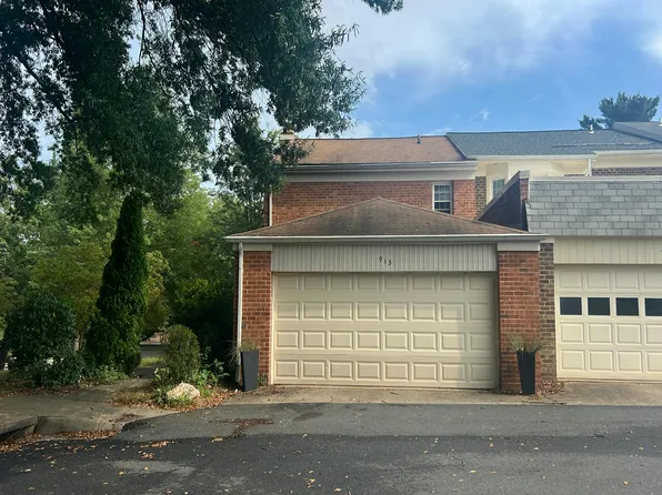 913 Moorefield Hill Grv SW, Vienna, VA 22180