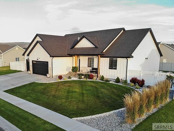 2nd image of 4900 Torcello Dr