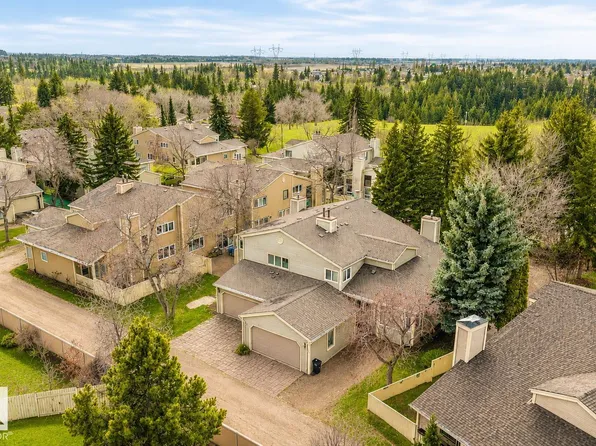 1027 109th St NW, Edmonton, AB T6J 5G2