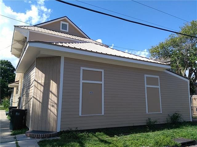 1st image of 803 Lyons St
