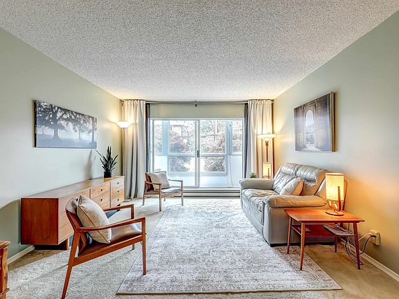 2nd image of 1473 Blackwood St #206