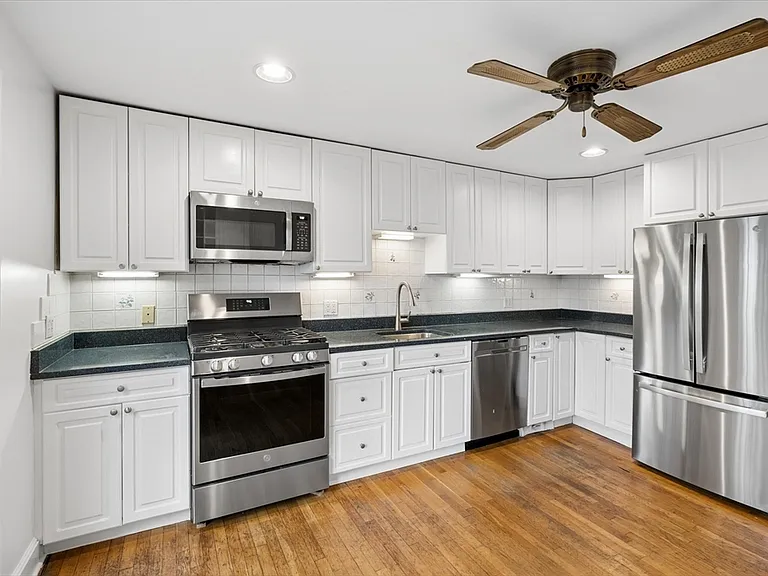 153 G St — Photo 3